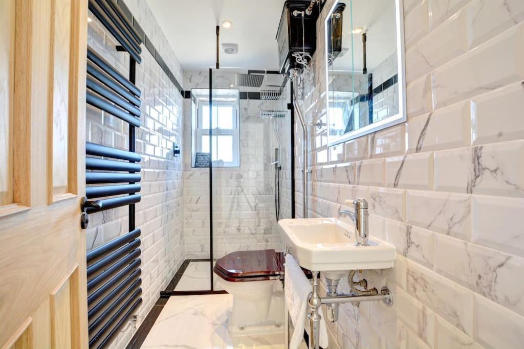 Modern 4 Bedroom Townhouse Perfect Location. برايتون المظهر الخارجي الصورة